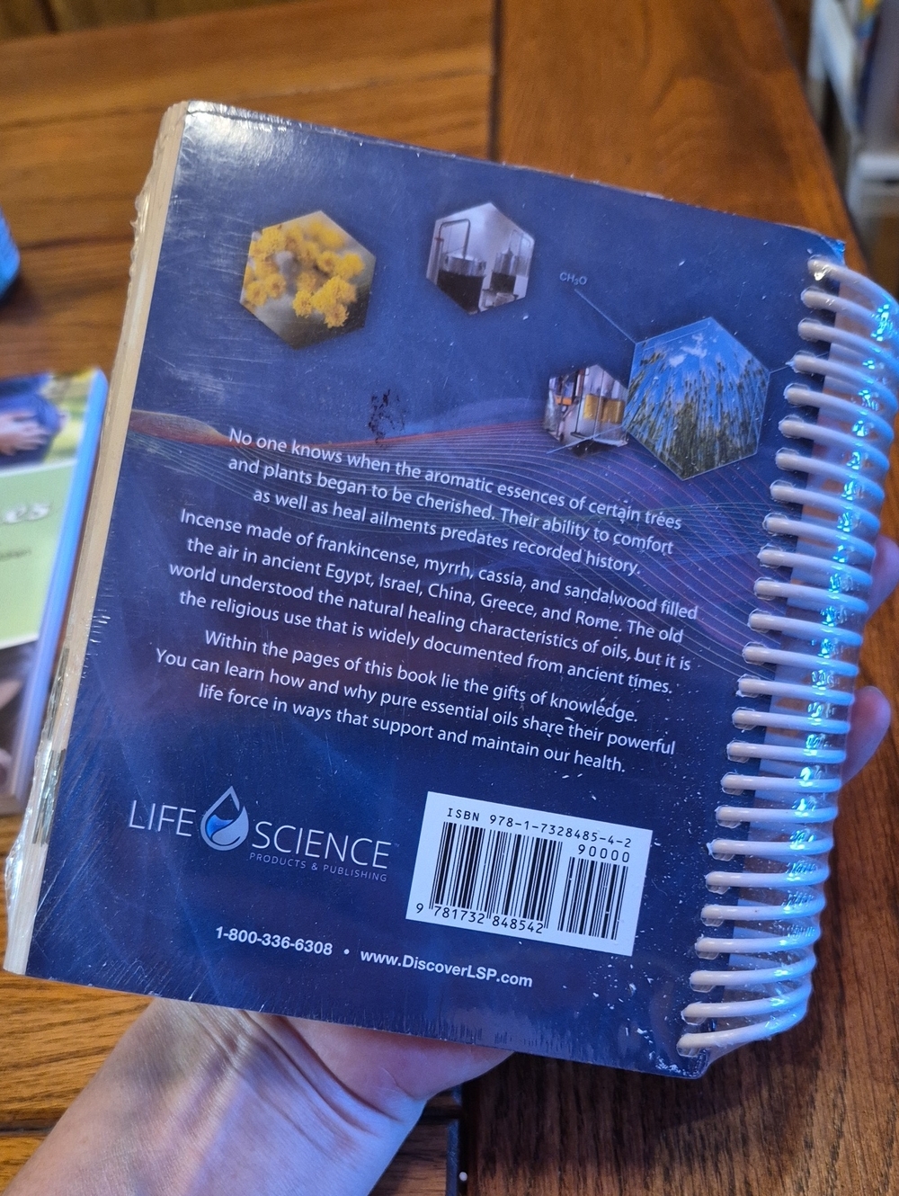 Life Science Essential Oils Pocket Reference - Picture 2 of 3